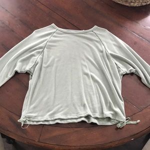 Green soft mid-length sleeve top!!